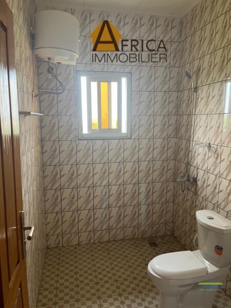 A louer appartement meublé 2 chambres situé au 2e étage d’un immeuble construit récemment