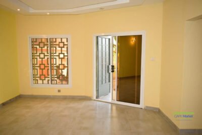 A vendre duplex 4 chambres 3 douches 3 WC- Terrain 212 m2