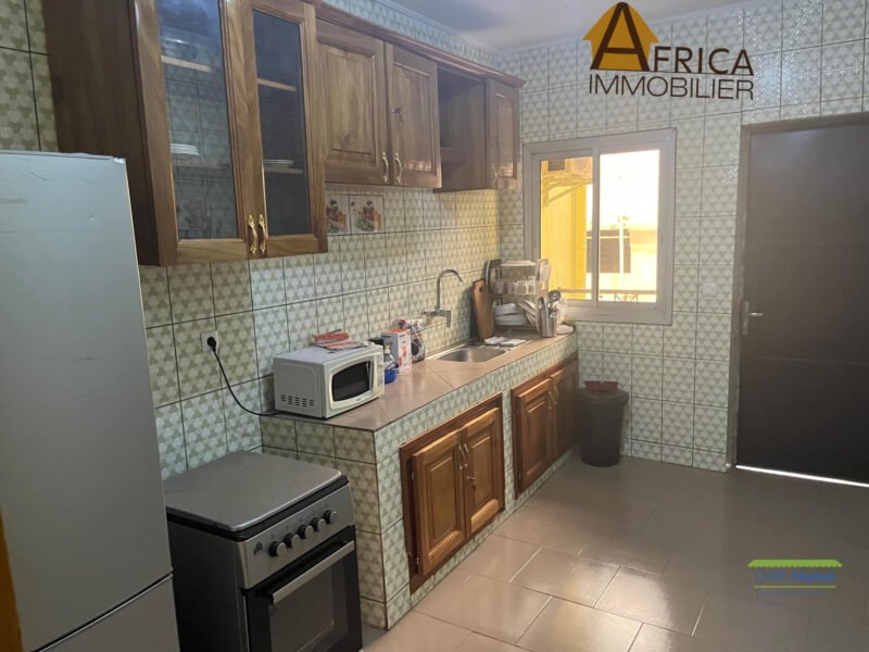 A louer appartement meublé 2 chambres situé au 2e étage d’un immeuble construit récemment