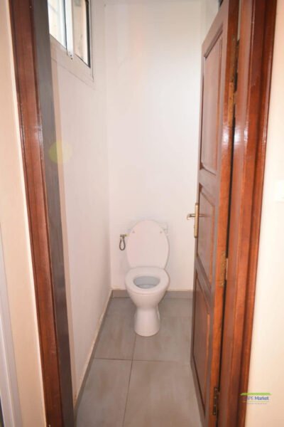 A vendre duplex 4 chambres 3 douches 3 WC- Terrain 212 m2