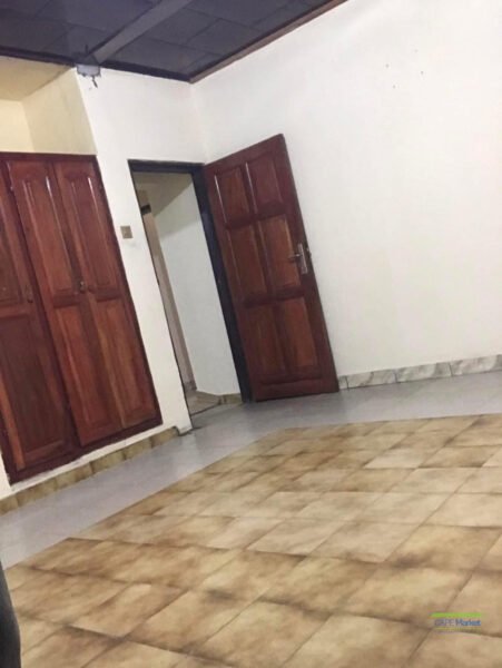 VASTE APPARTEMENT À LOUER