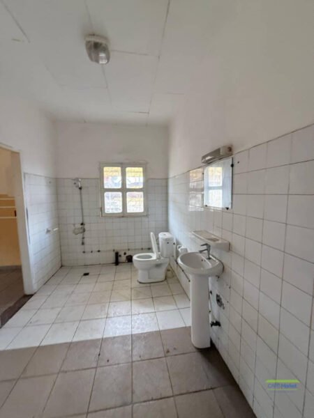 VILLA SPACIEUSE À LOUER À ETOUDI