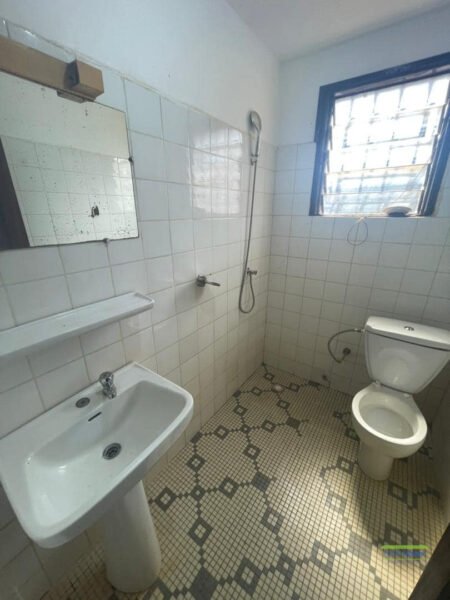 APPARTEMENT INDIVIDUEL BIEN SPACIEUX À LOUER À NGOUSSO