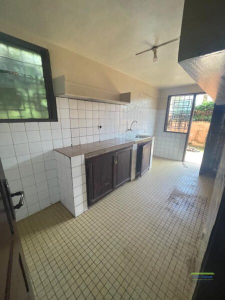 APPARTEMENT INDIVIDUEL BIEN SPACIEUX À LOUER À NGOUSSO