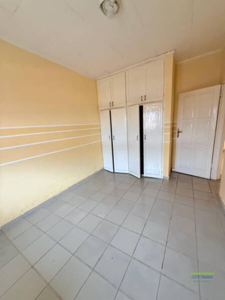 VILLA SPACIEUSE À LOUER À ETOUDI