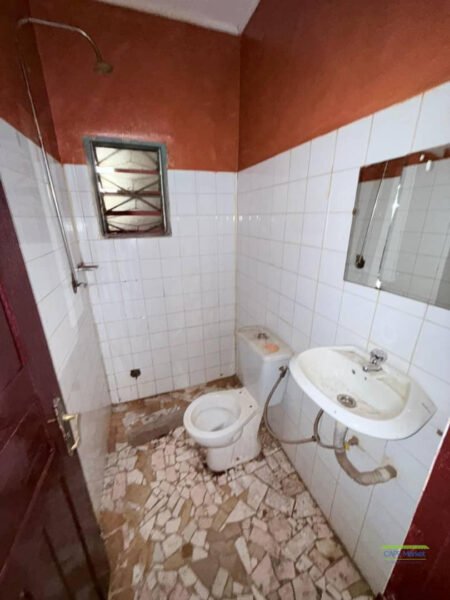 VILLA MODESTE À LOUER À NGOUSSO