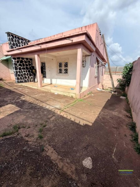 VILLA SPACIEUSE À LOUER À ETOUDI