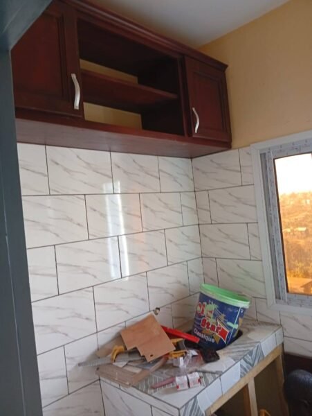Appartement nouvellement construit à louer à Nkolfoulou