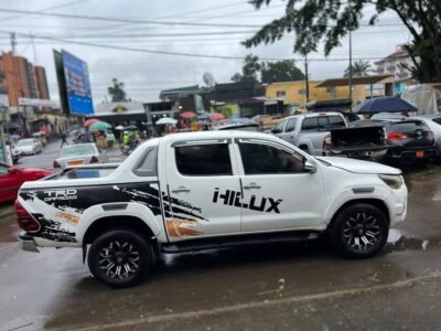 TOYOTA HILUX 2012