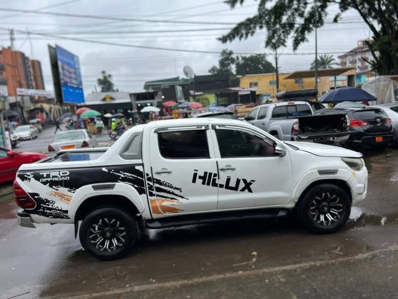 TOYOTA HILUX 2012