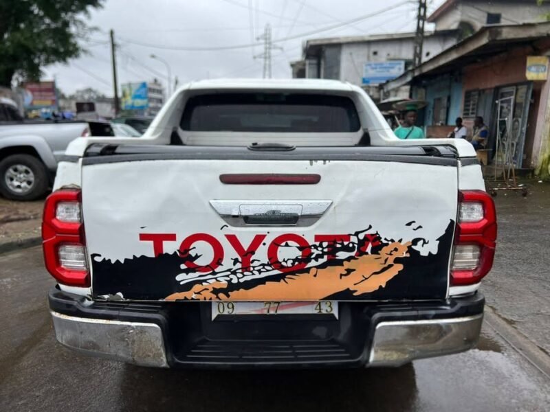 TOYOTA HILUX 2012