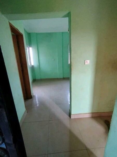 Studio moderne à louer avec forage, parking et très accessible