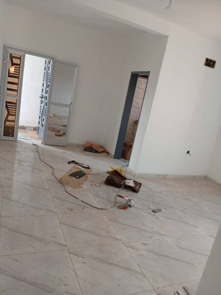 Appartement nouvellement construit à louer à Nkolfoulou