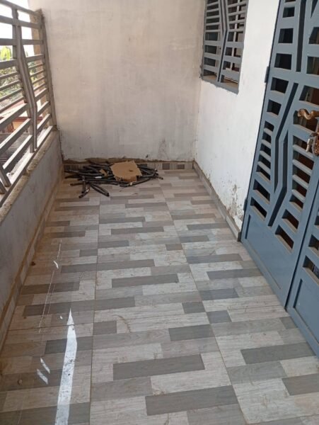 Appartement nouvellement construit à louer à Nkolfoulou