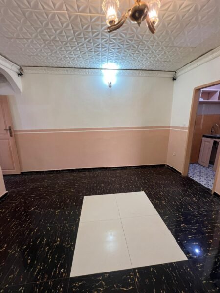 STUDIO MODERNE À LOUER – SIMBOCK