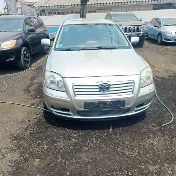 Toyota Avensis tête de cochon berline année 2006