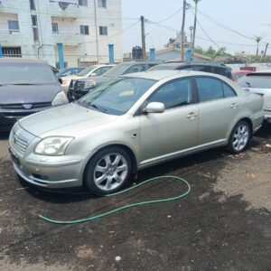 Toyota Avensis tête de cochon berline année 2006