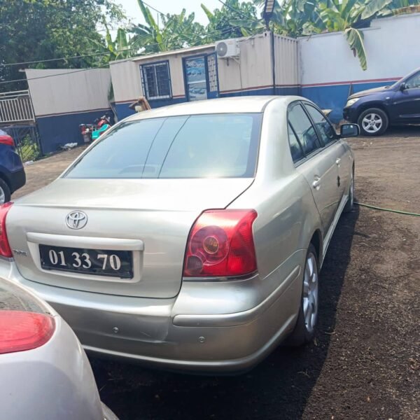 Toyota Avensis tête de cochon berline année 2006