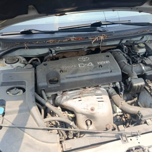 Toyota Avensis tête de cochon berline année 2006