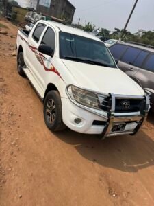 TOYOTA Hilux