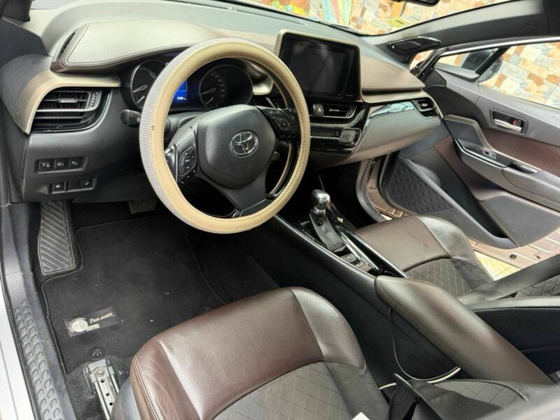 TOYOTA CHR HYBRIDE