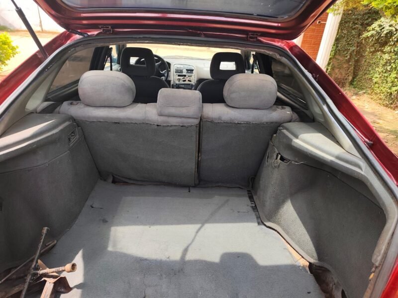 Toyota Avensis leafback