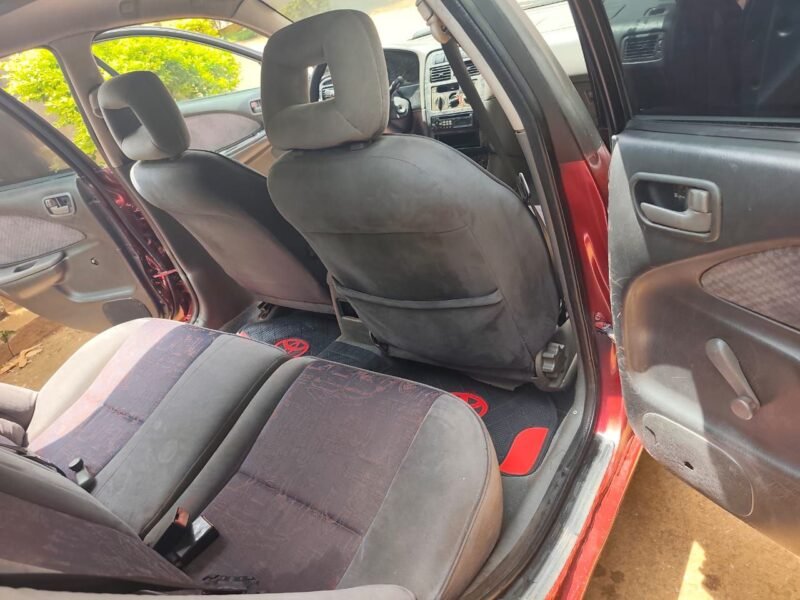 Toyota Avensis leafback