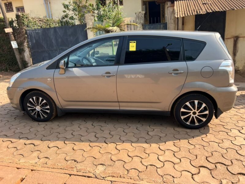 Toyota Corolla Verso – 7 Places