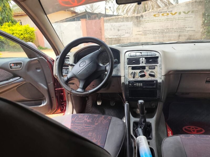 Toyota Avensis leafback